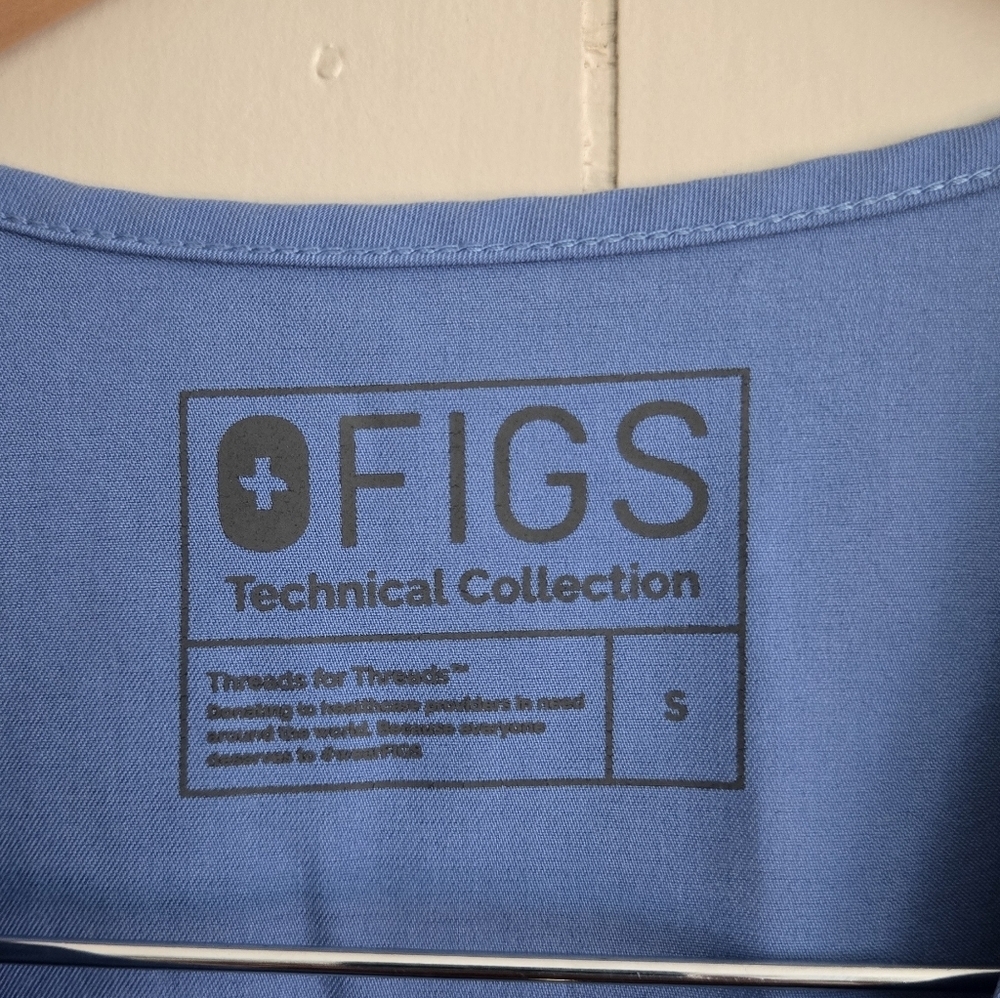 Figs Classic Blue V-Neck Scrub Top -Size S - Picture 2 of 5